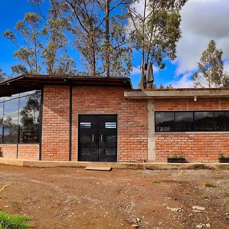 El Terreno Cultural Exchange Centre Гуаранда Екстериор снимка